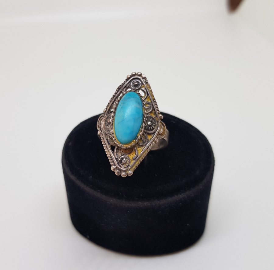 TURKUAZ TAŞLI VE KABARTMA İŞÇİLİKLİ ÖZEL YAPIM GÜMÜŞ YÜZÜK