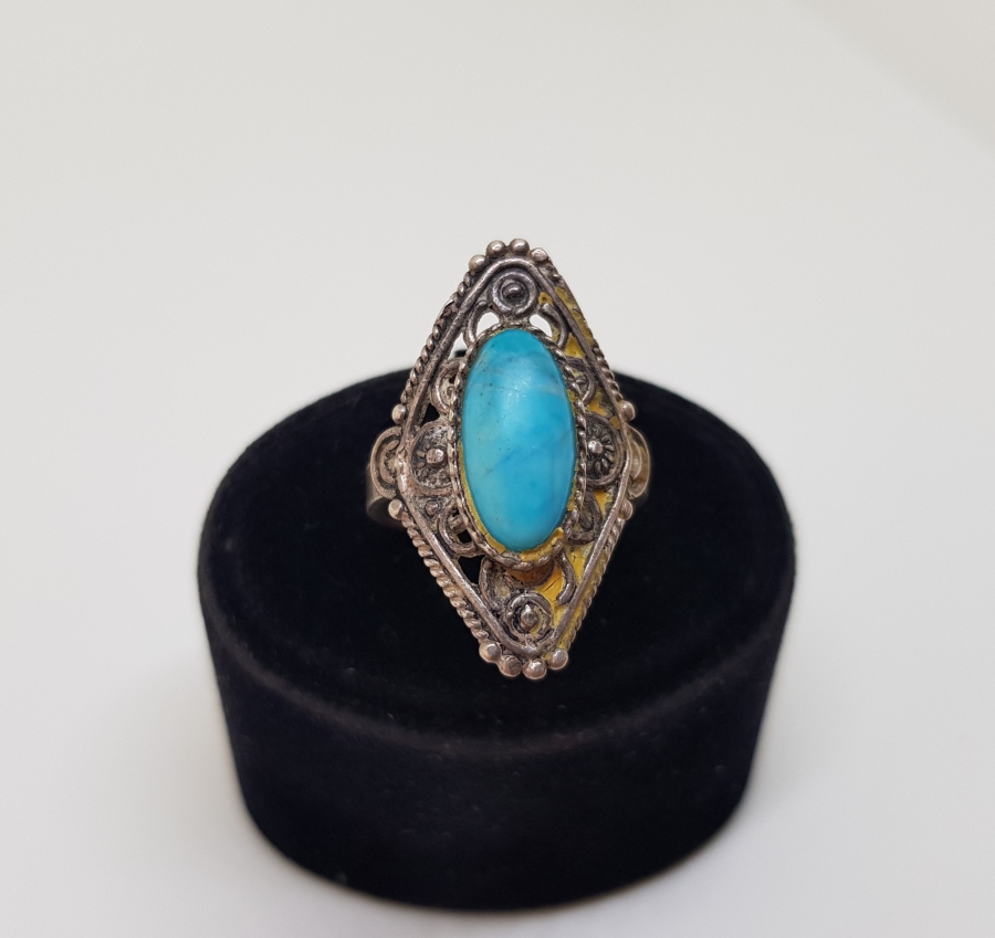 TURKUAZ TAŞLI VE KABARTMA İŞÇİLİKLİ ÖZEL YAPIM GÜMÜŞ YÜZÜK