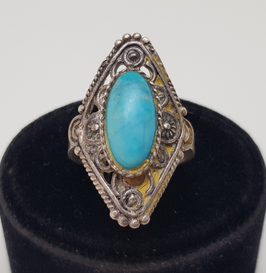 TURKUAZ TAŞLI VE KABARTMA İŞÇİLİKLİ ÖZEL YAPIM GÜMÜŞ YÜZÜK