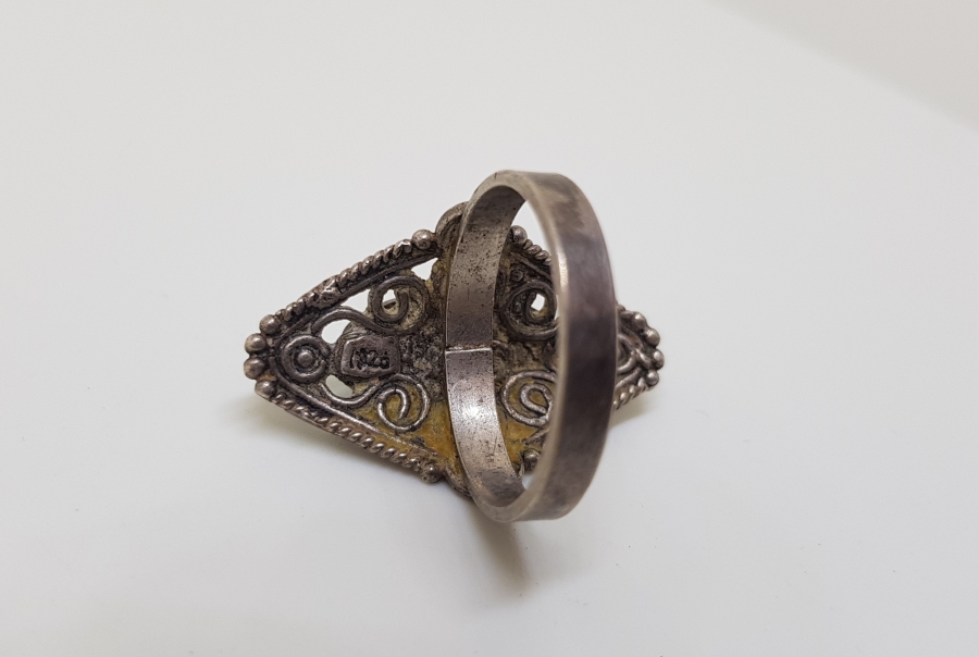 TURKUAZ TAŞLI VE KABARTMA İŞÇİLİKLİ ÖZEL YAPIM GÜMÜŞ YÜZÜK