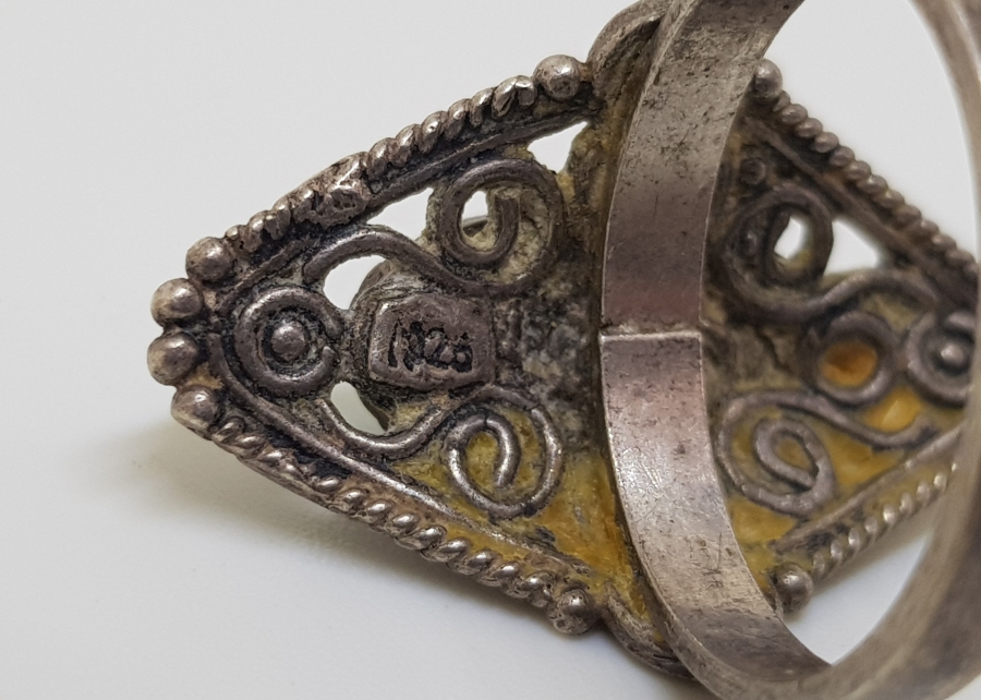 TURKUAZ TAŞLI VE KABARTMA İŞÇİLİKLİ ÖZEL YAPIM GÜMÜŞ YÜZÜK