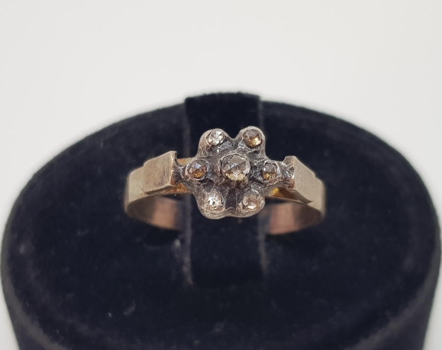 ELMAS TAŞLI PAPATYA MODEL YÜZÜK