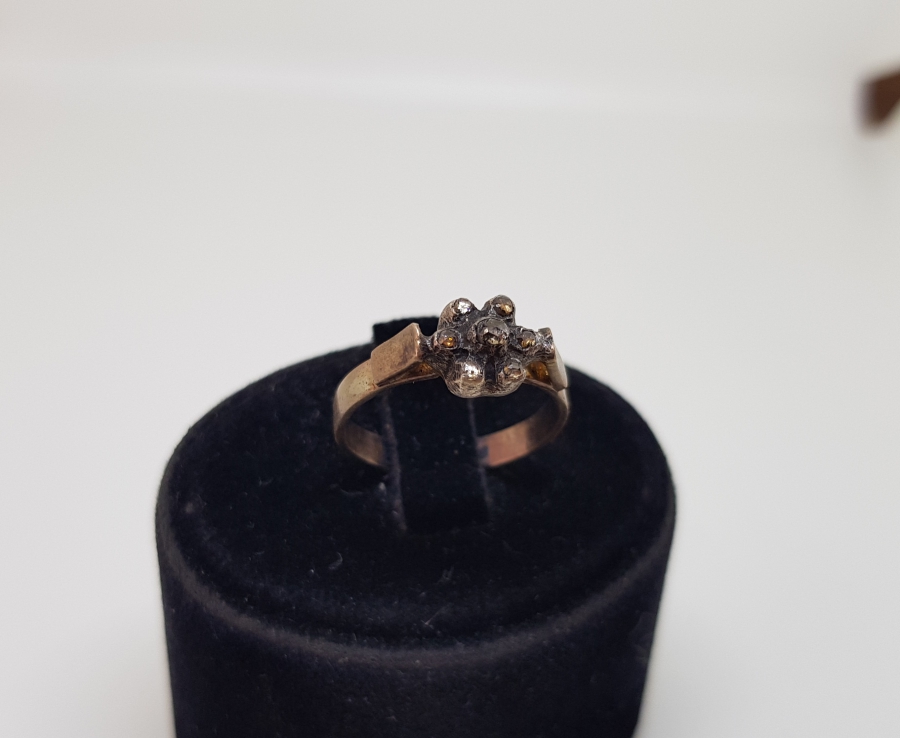 ELMAS TAŞLI PAPATYA MODEL YÜZÜK