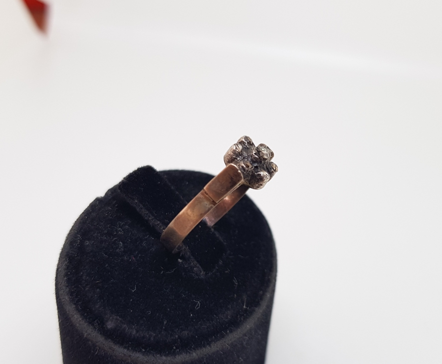 ELMAS TAŞLI PAPATYA MODEL YÜZÜK