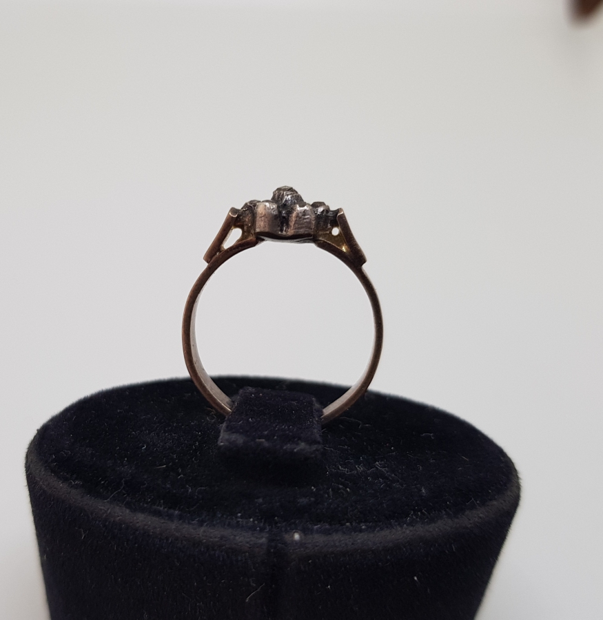 ELMAS TAŞLI PAPATYA MODEL YÜZÜK