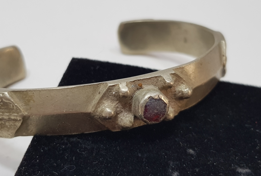 ÜZERİ KABARALI VE DOĞAL TAŞLI OSMANLI DÖNEMİ BİLEZİK