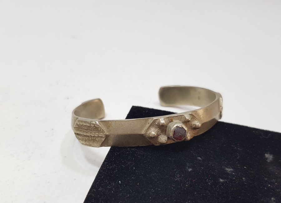 ÜZERİ KABARALI VE DOĞAL TAŞLI OSMANLI DÖNEMİ BİLEZİK