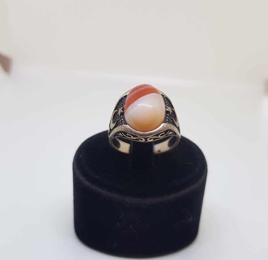 ÜZERİNDE SÜLEYMANİYE AKİĞİ BULUNAN YAN KISIMLARI AY YILDIZLI ÖZEL YAPIM GÜMÜŞ YÜZÜK