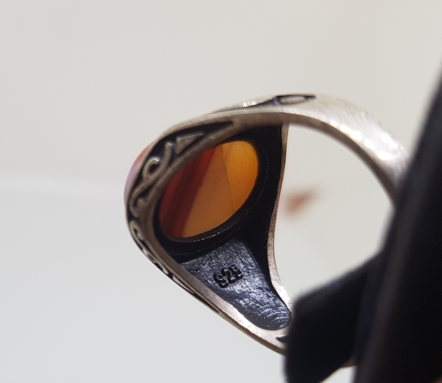 ÜZERİNDE SÜLEYMANİYE AKİĞİ BULUNAN YAN KISIMLARI AY YILDIZLI ÖZEL YAPIM GÜMÜŞ YÜZÜK