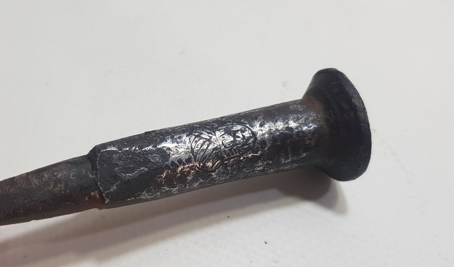 ÜZERİNDE MEVLEVİ SİKKESİ VE OSMANLICA YAZI BULUNAN OSMANLI DÖNEMİ MİNİ SAATÇİ ÖRSÜ