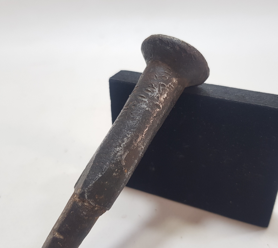 ÜZERİNDE MEVLEVİ SİKKESİ VE OSMANLICA YAZI BULUNAN OSMANLI DÖNEMİ MİNİ SAATÇİ ÖRSÜ