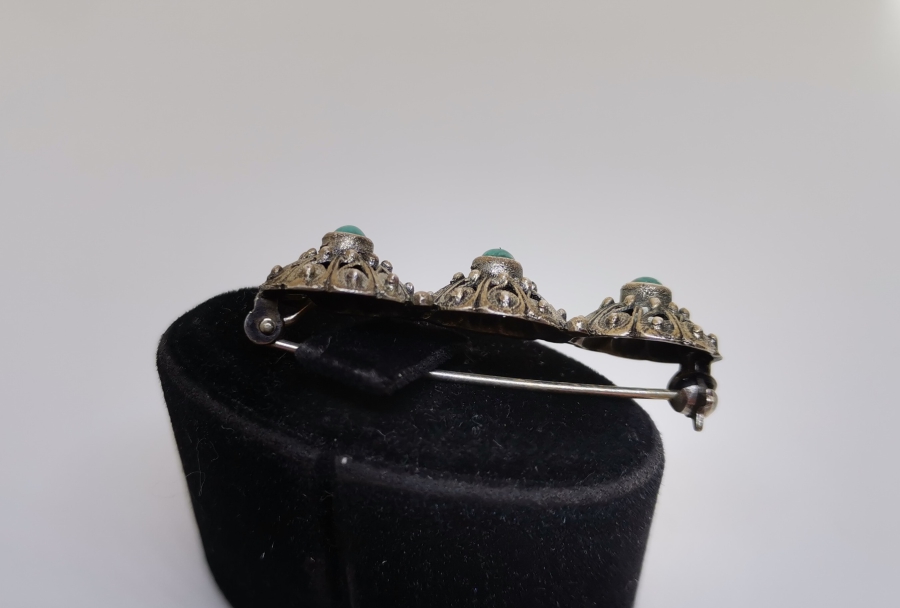 TURKUAZ TAŞLI OSMANLI PARÇALARDAN DİZAYN EDİLMİŞ GÜMÜŞ BROŞ