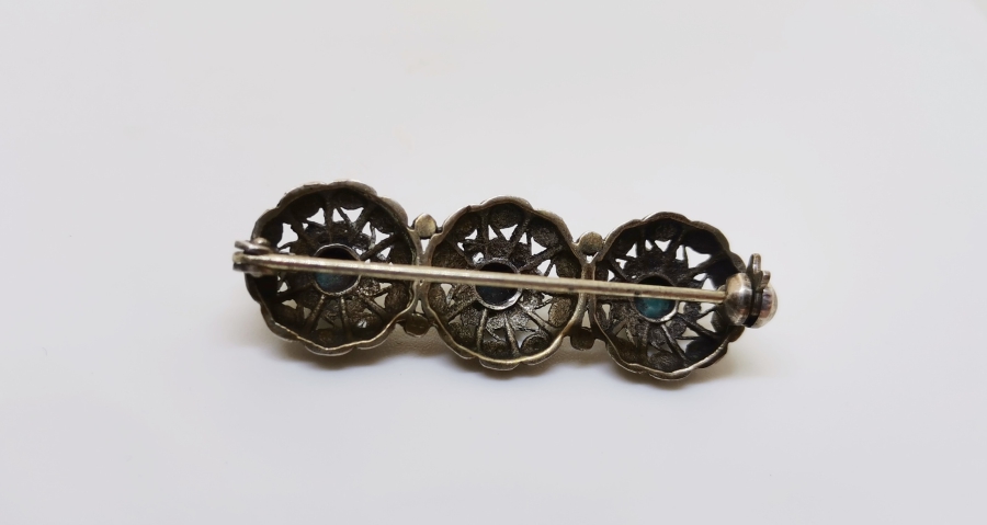 TURKUAZ TAŞLI OSMANLI PARÇALARDAN DİZAYN EDİLMİŞ GÜMÜŞ BROŞ