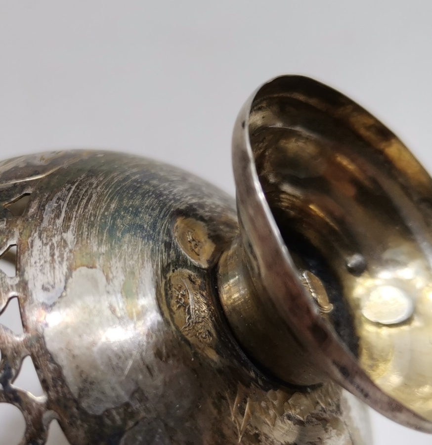 TESTERE VE KALEM İŞÇİLİKLİ OSMANLI DÖNEMİ TUĞRALI GÜMÜŞ ÇİFT FİNCAN ZARFI