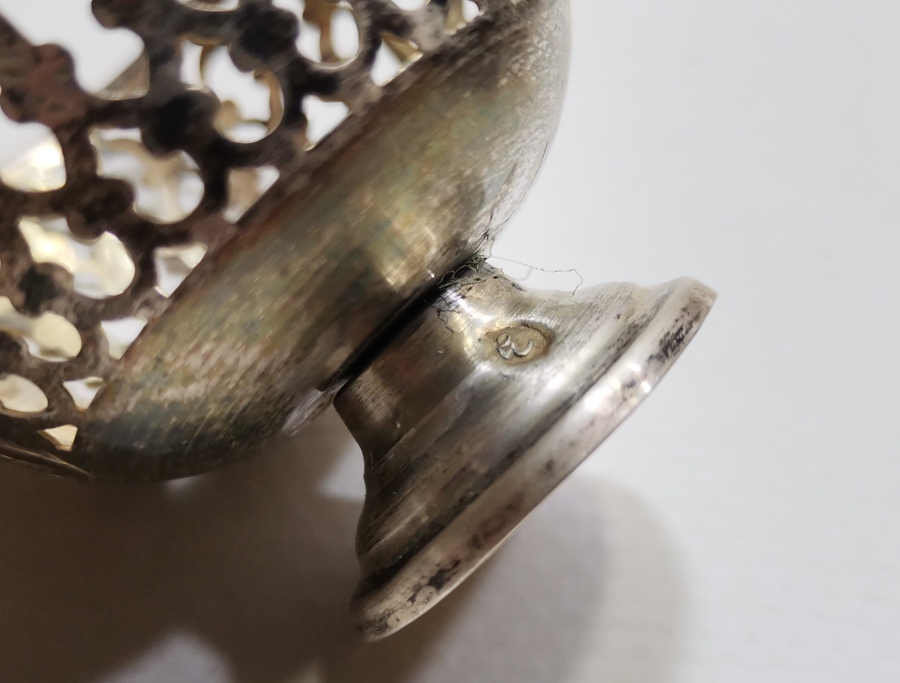 TESTERE VE KALEM İŞÇİLİKLİ OSMANLI DÖNEMİ TUĞRALI GÜMÜŞ ÇİFT FİNCAN ZARFI