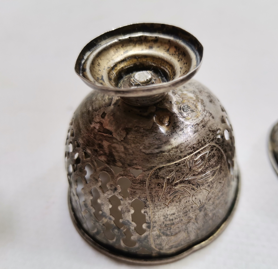 TESTERE VE KALEM İŞÇİLİKLİ OSMANLI DÖNEMİ TUĞRALI GÜMÜŞ ÇİFT FİNCAN ZARFI