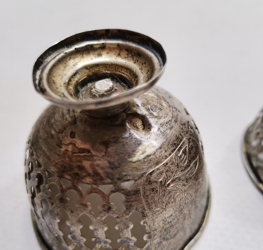 TESTERE VE KALEM İŞÇİLİKLİ OSMANLI DÖNEMİ TUĞRALI GÜMÜŞ ÇİFT FİNCAN ZARFI