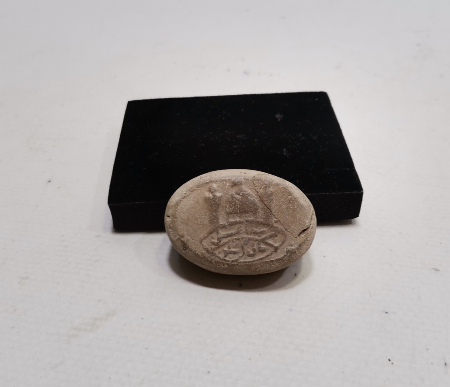 OSMANLI DÖNEMİ KERBELA TOPRAĞINDAN MAMÜL ÜZERİ DUALI CAFERİ İŞİ NAMAZ TAŞI