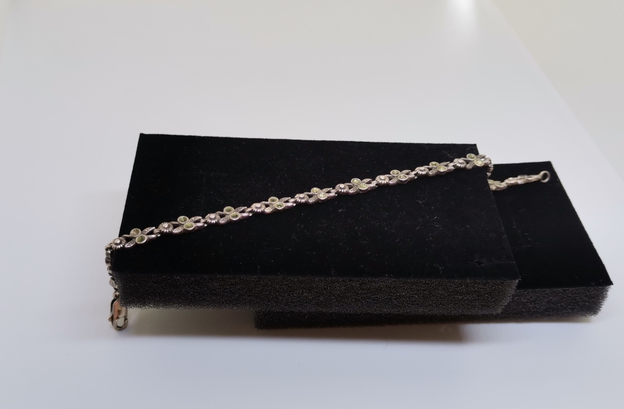 KABARTMA İŞÇİLİKLİ GÜMÜŞ BİLEKLİK