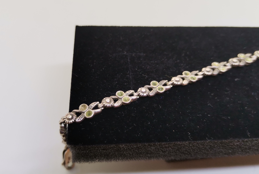 KABARTMA İŞÇİLİKLİ GÜMÜŞ BİLEKLİK