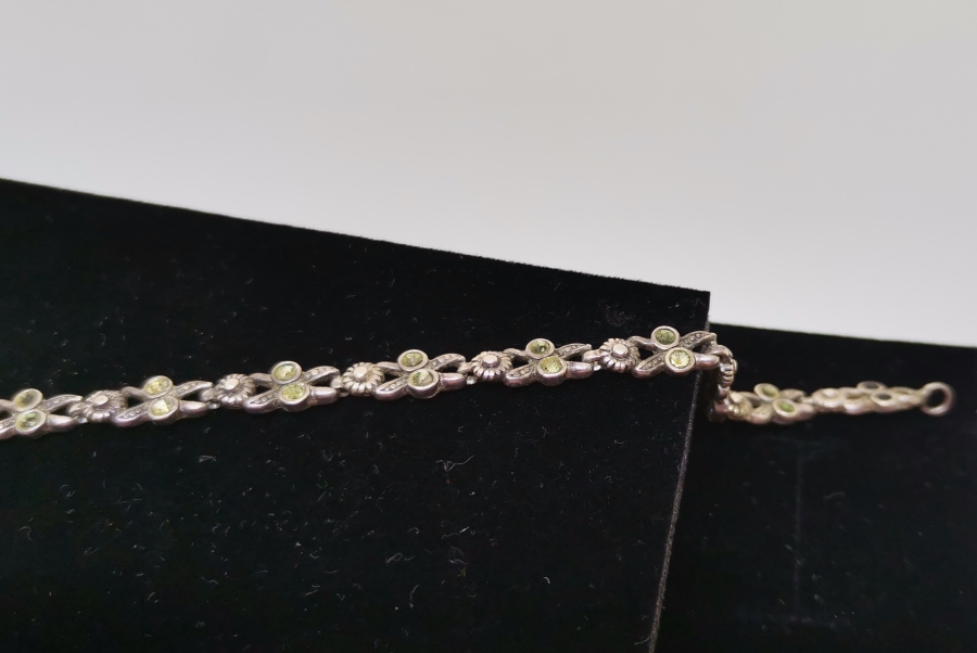 KABARTMA İŞÇİLİKLİ GÜMÜŞ BİLEKLİK