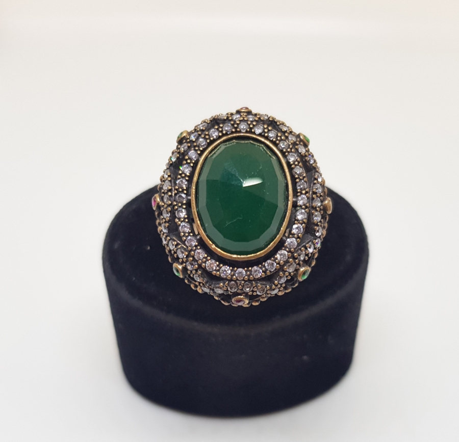 ÜZERİ TAŞLARLA SÜSLÜ BÜYÜK BOY HÜRREM MODEL GÜMÜŞ YÜZÜK