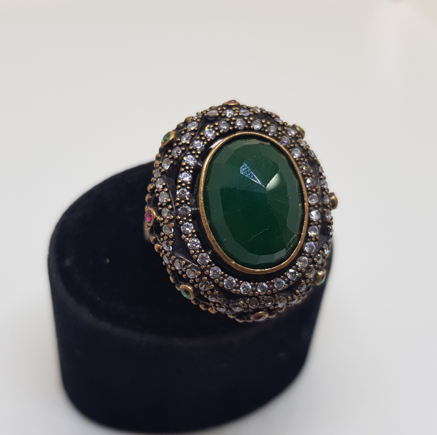 ÜZERİ TAŞLARLA SÜSLÜ BÜYÜK BOY HÜRREM MODEL GÜMÜŞ YÜZÜK