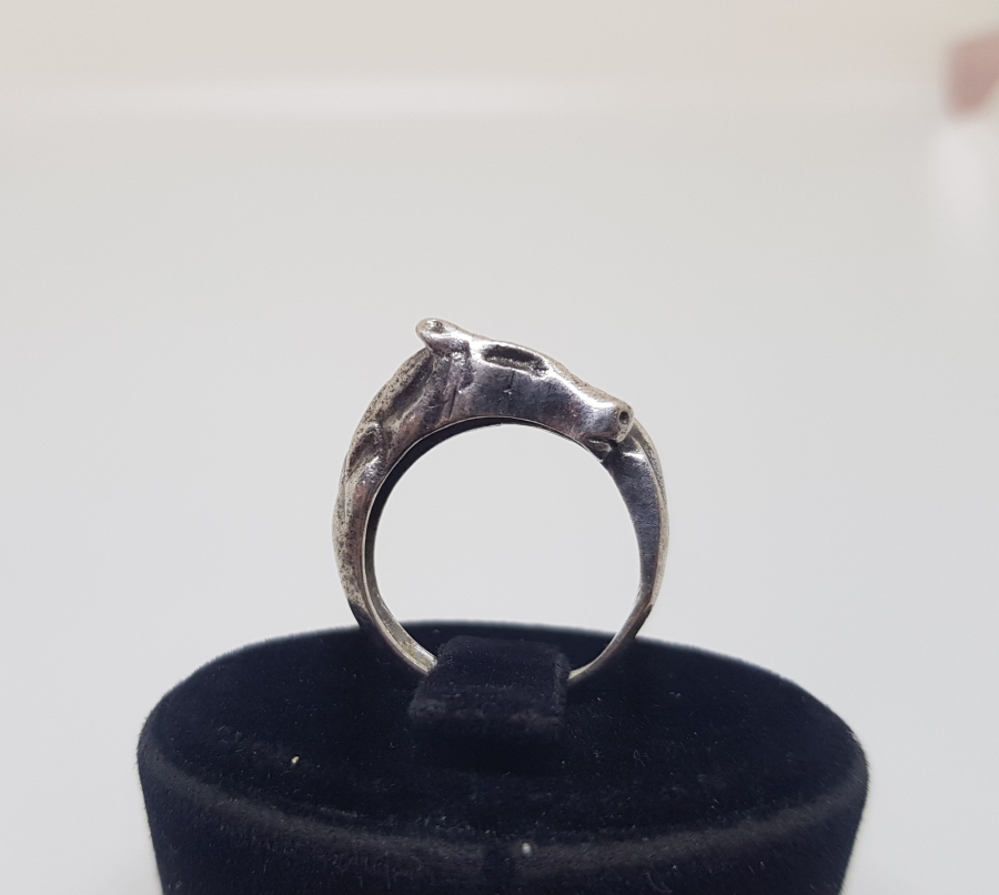 AT BAŞI FORMUNDA YAPILMIŞ MARGAZİT TAŞLI GÜMÜŞ YÜZÜK