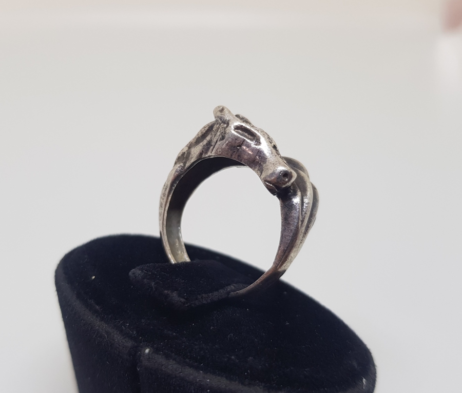 AT BAŞI FORMUNDA YAPILMIŞ MARGAZİT TAŞLI GÜMÜŞ YÜZÜK