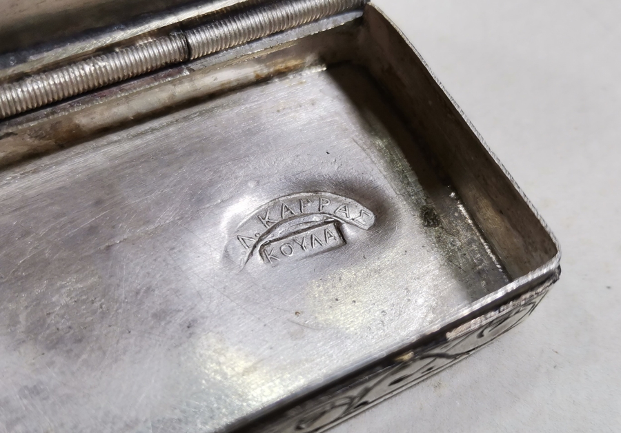 İÇİ DAMGALI KULA İŞİ SAVATLI GÜMÜŞ ENFİYE KUTUSU