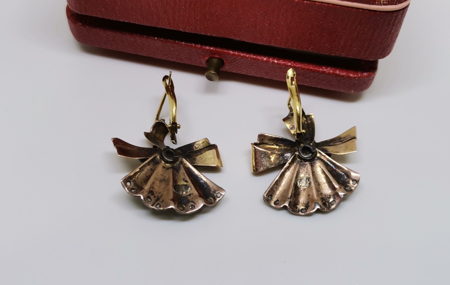 ORİJİNAL KUTUSUNDA OSMANLI DÖNEMİ ELMAS TAŞLI ALTIN FİYONK KÜPE