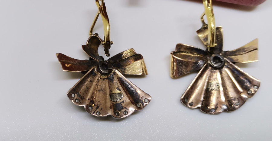 ORİJİNAL KUTUSUNDA OSMANLI DÖNEMİ ELMAS TAŞLI ALTIN FİYONK KÜPE