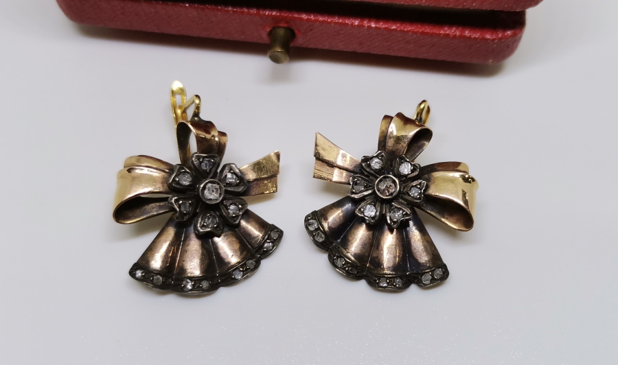 ORİJİNAL KUTUSUNDA OSMANLI DÖNEMİ ELMAS TAŞLI ALTIN FİYONK KÜPE