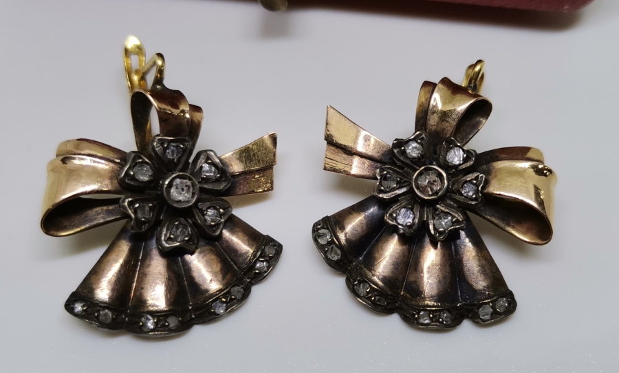 ORİJİNAL KUTUSUNDA OSMANLI DÖNEMİ ELMAS TAŞLI ALTIN FİYONK KÜPE