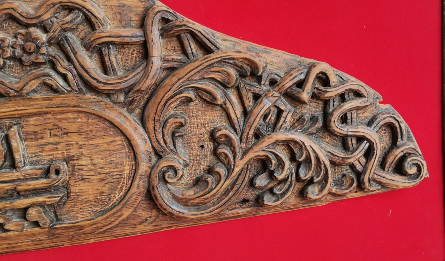 1833 TARİHLİ OSMANLI DÖNEMİ ÇOK NADİR BÜYÜK BOY EL OYMA AHŞAP KONAK İŞİ MÜSLÜMAN KAPI ÜSTLÜĞÜ