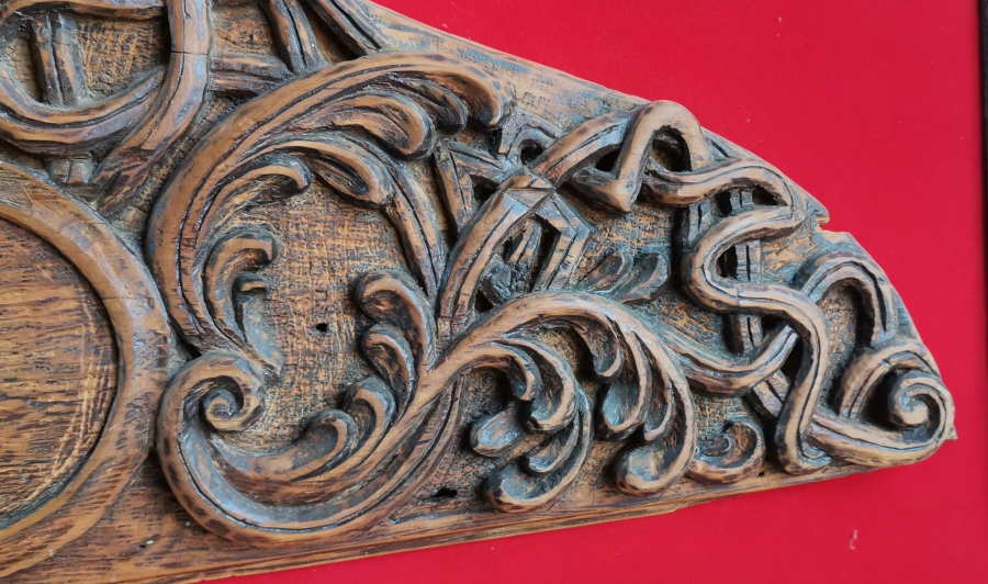 1833 TARİHLİ OSMANLI DÖNEMİ ÇOK NADİR BÜYÜK BOY EL OYMA AHŞAP KONAK İŞİ MÜSLÜMAN KAPI ÜSTLÜĞÜ