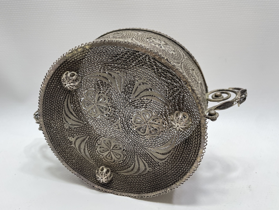 OSMANLI DÖNEMİ MARDİN İŞİ SAF GÜMÜŞTEN MAMUL TELKARİ KAPAKLI ŞEKERLİK