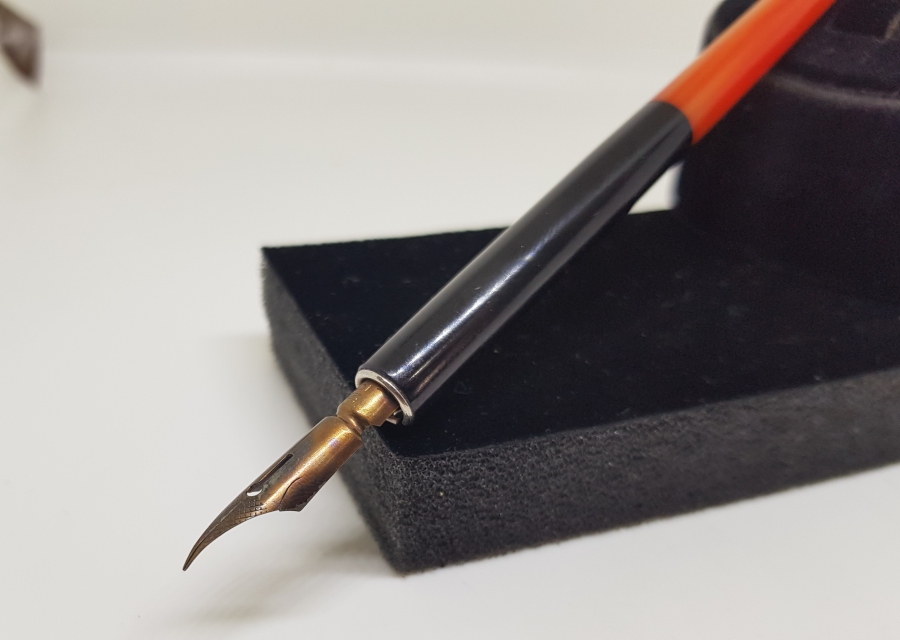 KATALİN SAPLI ANTİKA DİVİT