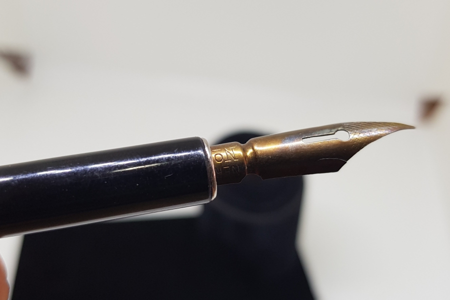 KATALİN SAPLI ANTİKA DİVİT