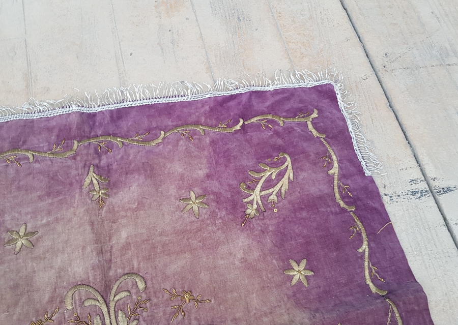 KADİFE ÜZERİ SIRMA İŞÇİLİKLİ OSMANLI DÖNEMİ GELİN BOHÇASI