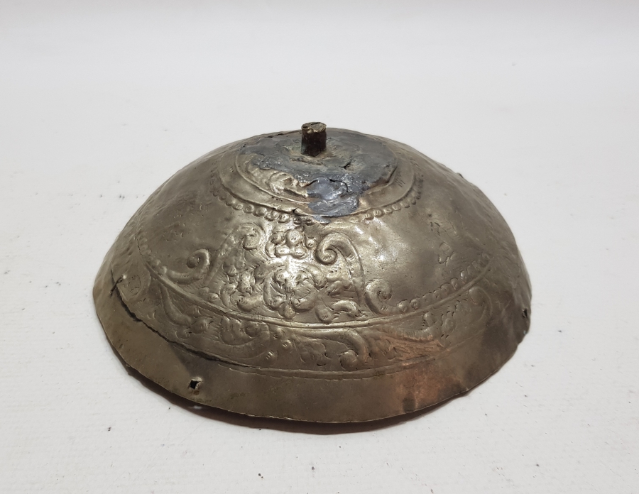 ÜZERİ KABARTMA İŞÇİLİKLİ OSMANLI DÖNEMİ KUBBELİ TEPELİK