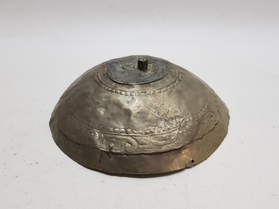 ÜZERİ KABARTMA İŞÇİLİKLİ OSMANLI DÖNEMİ KUBBELİ TEPELİK