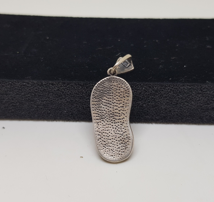 PEYGAMBER EFENDİMİZİN NALINI ŞERİFİ FORMUNDA YAPILMIŞ GÜMÜŞ KOLYE UCU