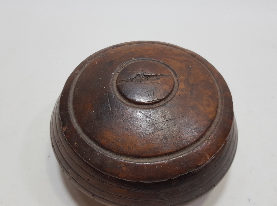 YEKPARE AĞAÇTAN EL OYMA TEKKE İŞİ OSMANLI KAPAKLI MAYALIK