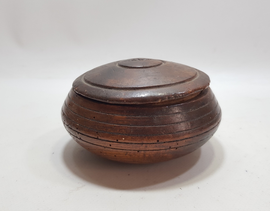 YEKPARE AĞAÇTAN EL OYMA TEKKE İŞİ OSMANLI KAPAKLI MAYALIK