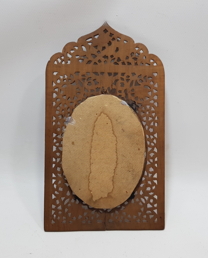 EL OYMA RUMİ VE BİTKİSEL MOTİFLİ ÇERÇEVESİNDE EL ÇİZİMİ KABE MİNYATÜRÜ