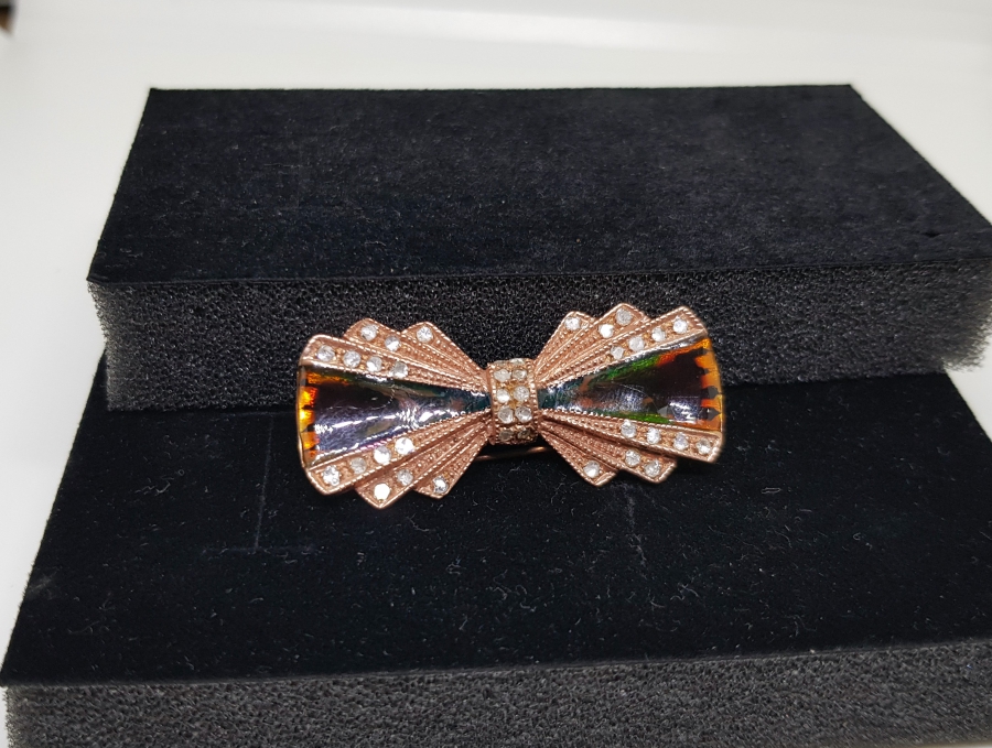 ELMAS TAŞLI VE MİNE İŞÇİLİKLİ PAPYON MODEL BROŞ