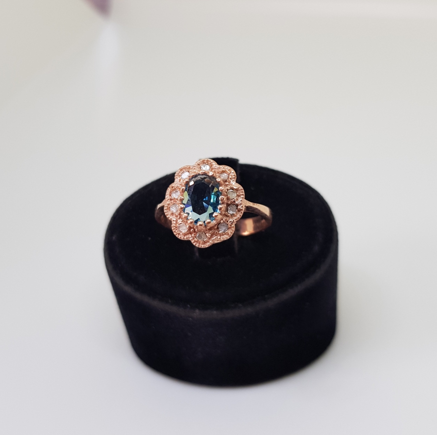 SAFİR VE ELMAS TAŞLI PAPATYA MODEL YÜZÜK