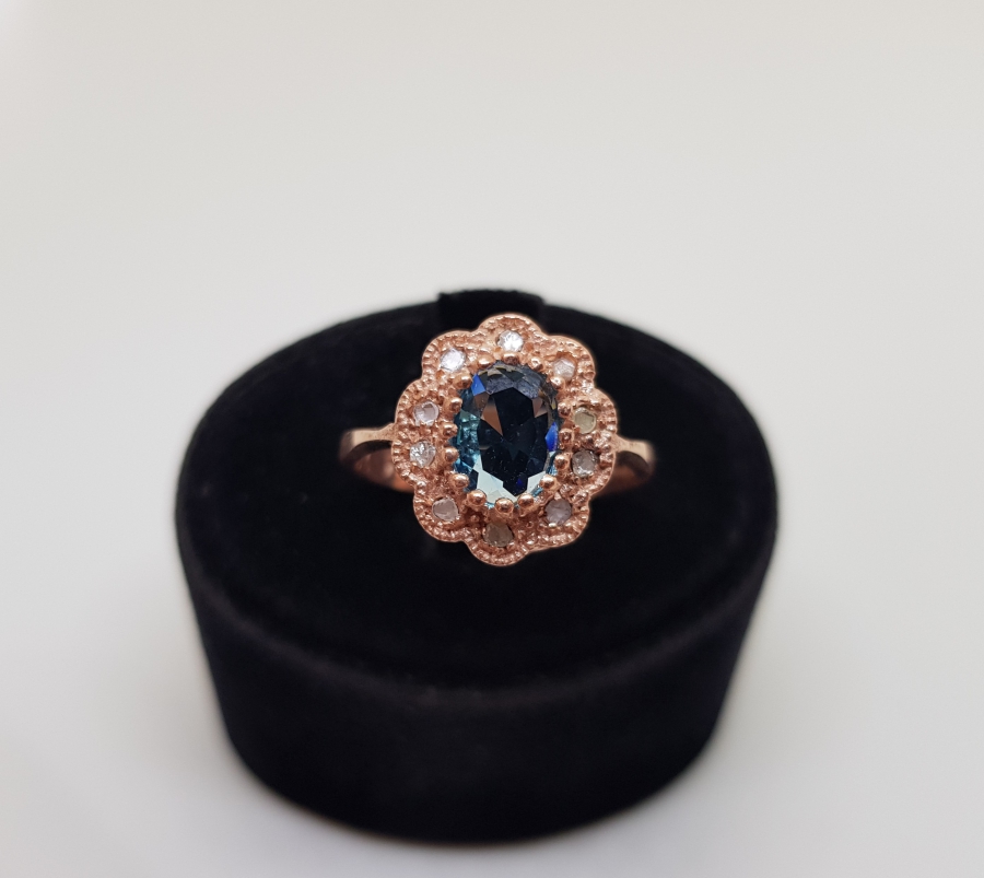 SAFİR VE ELMAS TAŞLI PAPATYA MODEL YÜZÜK