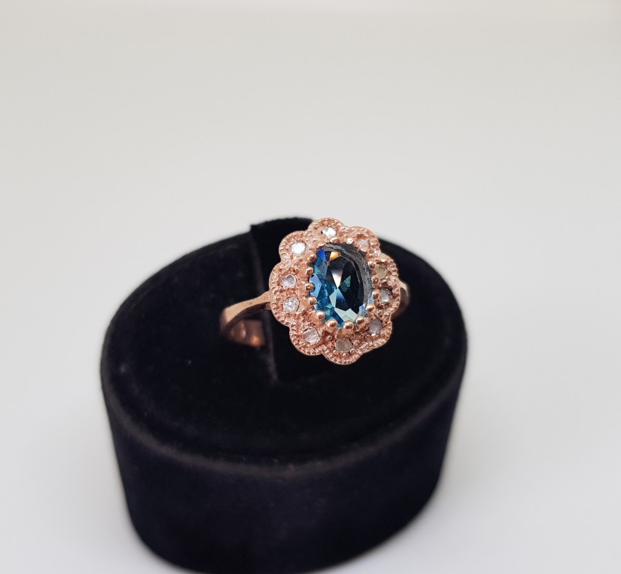 SAFİR VE ELMAS TAŞLI PAPATYA MODEL YÜZÜK